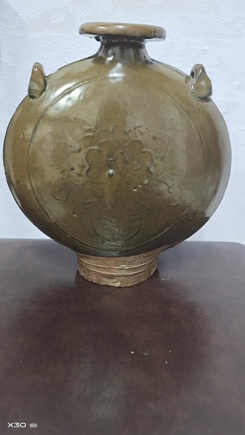 古玩陶瓷清代?茶葉末釉印花穿帶瓶拍賣，當(dāng)前價(jià)格1500元