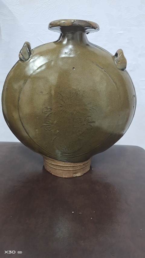 古玩陶瓷清代?茶葉末釉印花穿帶瓶拍賣，當(dāng)前價(jià)格1500元