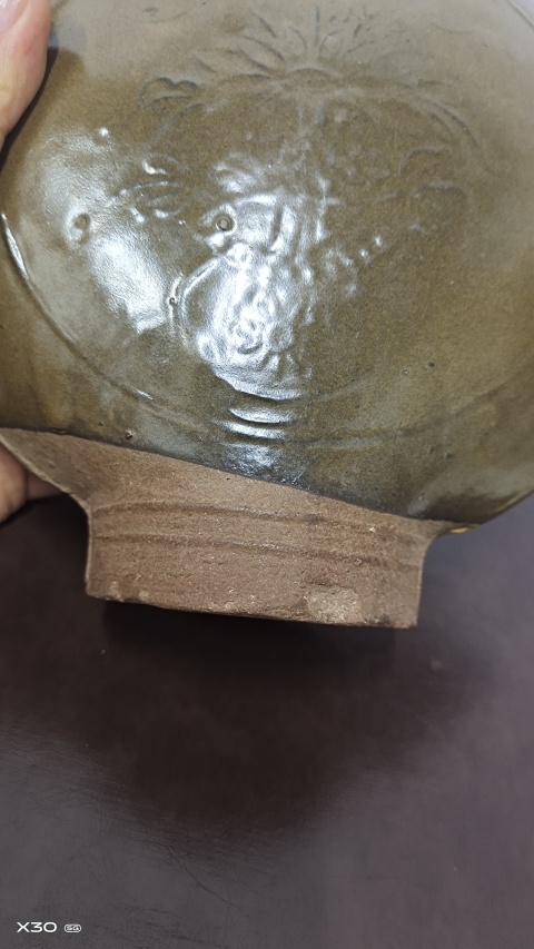 古玩陶瓷清代?茶葉末釉印花穿帶瓶拍賣，當(dāng)前價(jià)格1500元