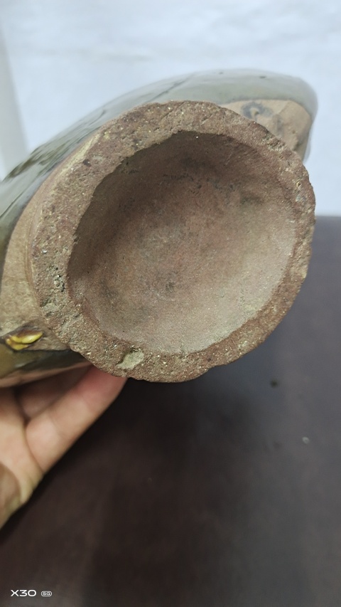 古玩陶瓷清代?茶葉末釉印花穿帶瓶拍賣，當(dāng)前價(jià)格1500元