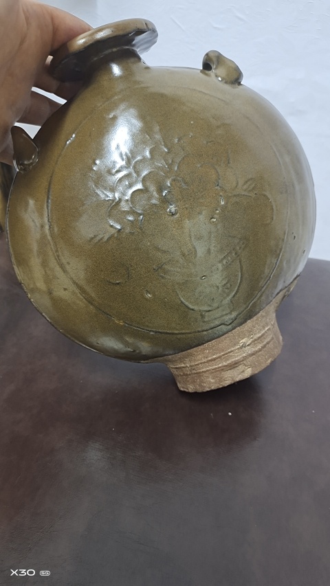 古玩陶瓷清代?茶葉末釉印花穿帶瓶拍賣，當(dāng)前價(jià)格1500元