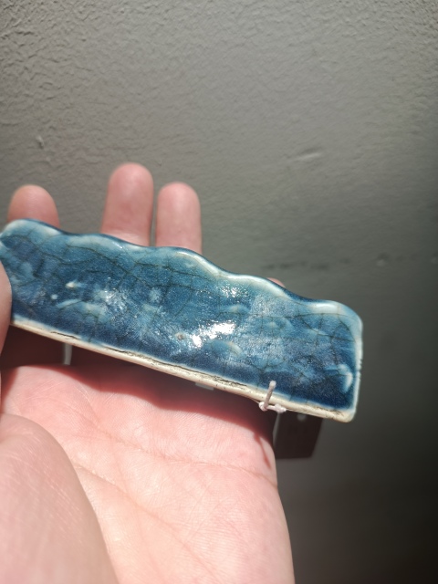 古玩陶瓷清中期霽藍(lán)釉印海水紋筆架山拍賣,當(dāng)前價格6500元