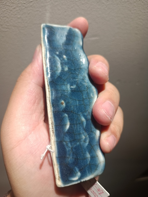 古玩陶瓷清中期霽藍(lán)釉印海水紋筆架山拍賣,當(dāng)前價格6500元