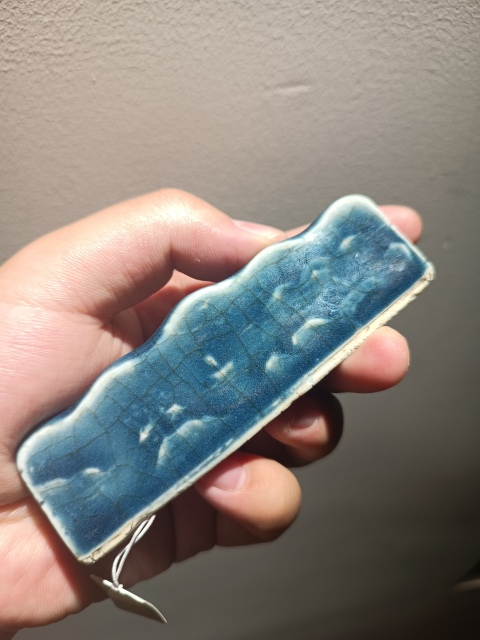 古玩陶瓷清中期霽藍(lán)釉印海水紋筆架山拍賣,當(dāng)前價格6500元