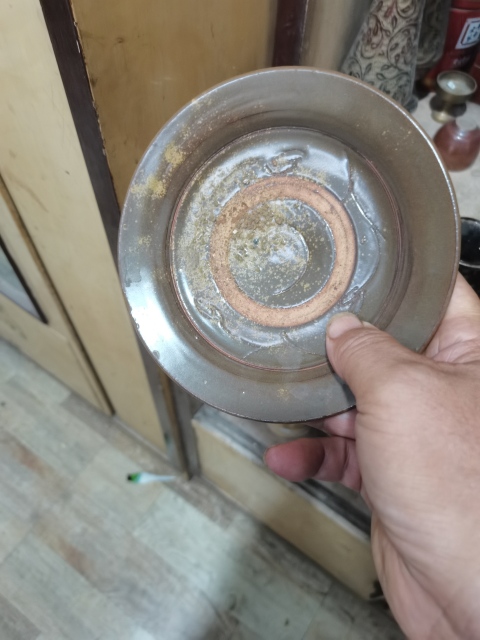 古玩陶瓷明代刻花醬釉盤窯變。拍賣,當前價格999元