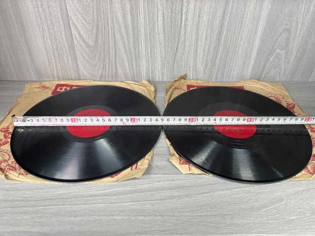 古玩雜項創匯 黑膠唱片兩張拍賣，當前價格160元