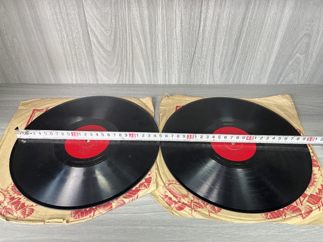 古玩雜項(xiàng)創(chuàng)匯 黑膠唱片兩張拍賣(mài)，當(dāng)前價(jià)格160元