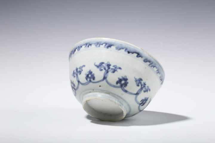 古玩陶瓷【21點25分截拍】明中·青花十字寶杵忍冬紋碗拍賣，當前價格12000元