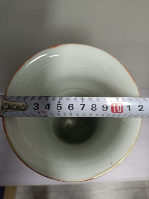 古玩陶瓷開窗花卉人物描金大花觚拍賣,當(dāng)前價(jià)格2800元