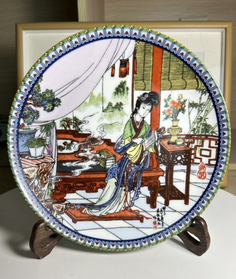 中国 景徳鎮製 絵皿紅楼夢金陵十二釵 木箱付き 絵皿12セット 中国 景徳鎮製 絵皿紅楼夢金陵十二釵 木箱付き 絵皿12セット