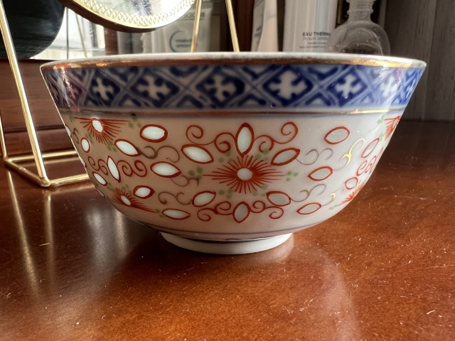 古玩陶瓷青花泛紅描金花卉紋玲瓏碗拍賣，當前價格580元