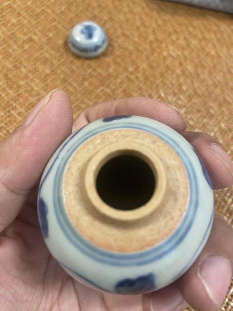 古玩陶瓷明末清初青花纏枝花卉罐拍賣，當(dāng)前價格5000元