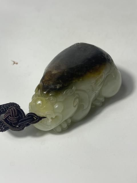 古玩玉器和田玉雕“瑞獸”把件拍賣,當前價格1680元
