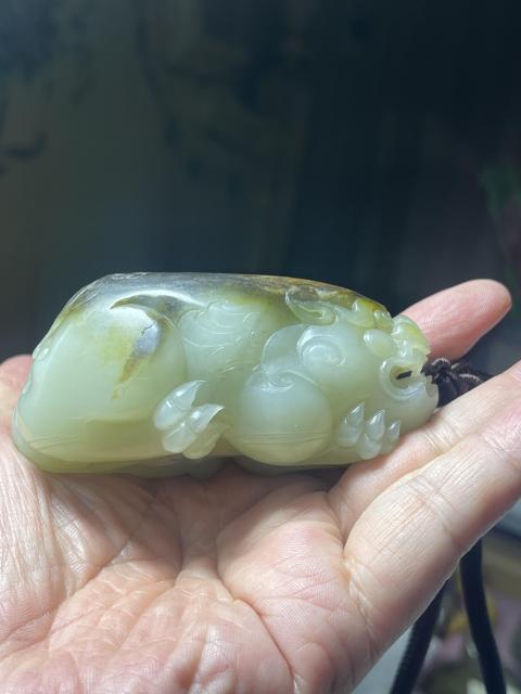 古玩玉器和田玉雕“瑞獸”把件拍賣,當前價格1680元