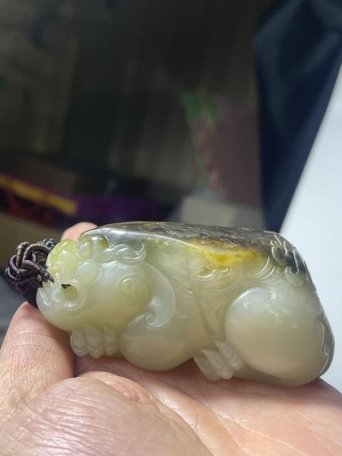古玩玉器和田玉雕“瑞獸”把件拍賣,當前價格1680元