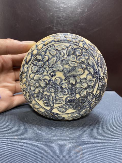 古玩陶瓷明,堆塑花卉紋蓋盒拍賣,當前價格1180元
