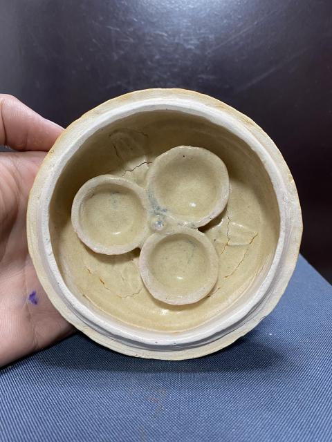 古玩陶瓷明,堆塑花卉紋蓋盒拍賣,當前價格1180元