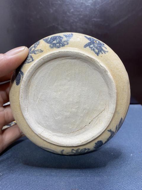 古玩陶瓷明,堆塑花卉紋蓋盒拍賣,當前價格1180元