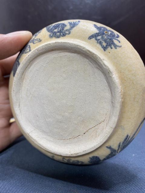 古玩陶瓷明,堆塑花卉紋蓋盒拍賣,當前價格1180元