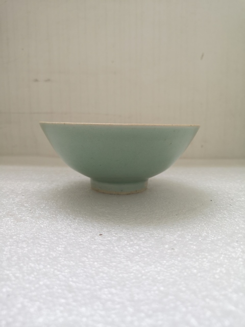 古玩陶瓷清中期豆青釉碗拍賣(mài),當(dāng)前價(jià)格550元