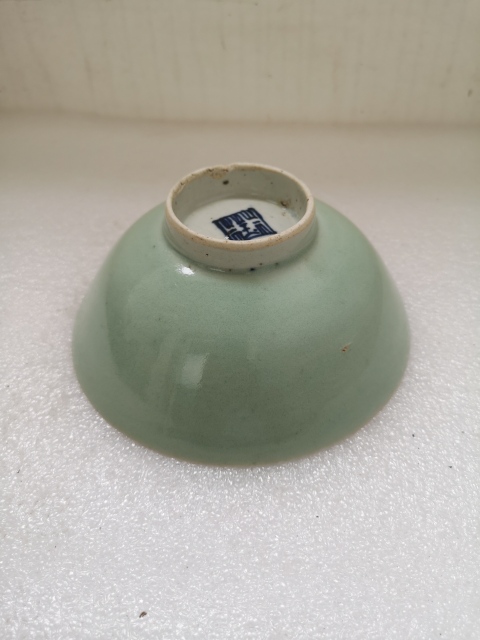 古玩陶瓷清中期豆青釉碗拍賣(mài),當(dāng)前價(jià)格550元