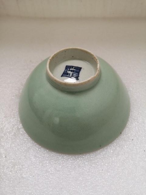 古玩陶瓷清中期豆青釉碗拍賣(mài),當(dāng)前價(jià)格550元