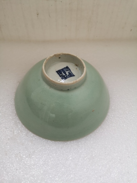 古玩陶瓷清中期豆青釉碗拍賣(mài),當(dāng)前價(jià)格550元