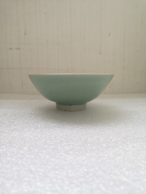 古玩陶瓷清中期豆青釉碗拍賣(mài),當(dāng)前價(jià)格550元