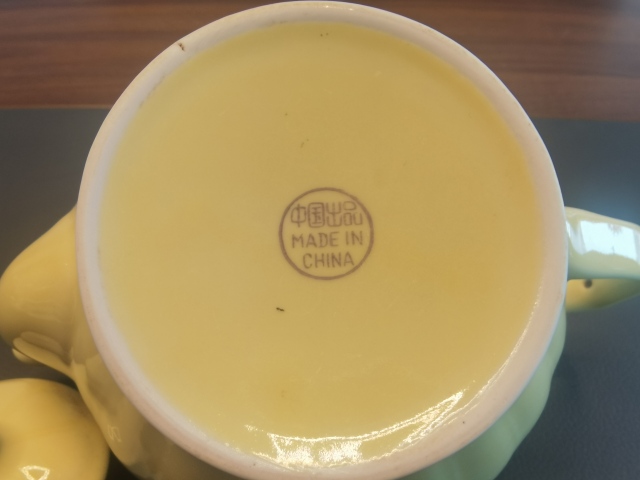 古玩陶瓷黃釉貼花花卉紋茶壺拍賣,當前價格398元