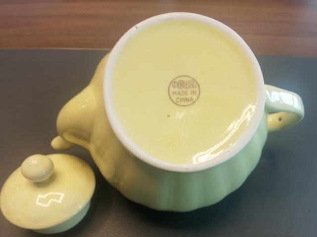 古玩陶瓷黃釉貼花花卉紋茶壺拍賣,當前價格398元