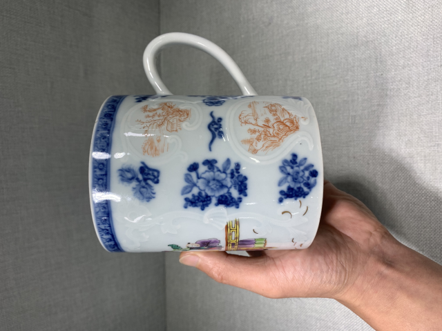 古玩陶瓷乾隆暗春宮青花大把杯拍賣,當(dāng)前價(jià)格7500元