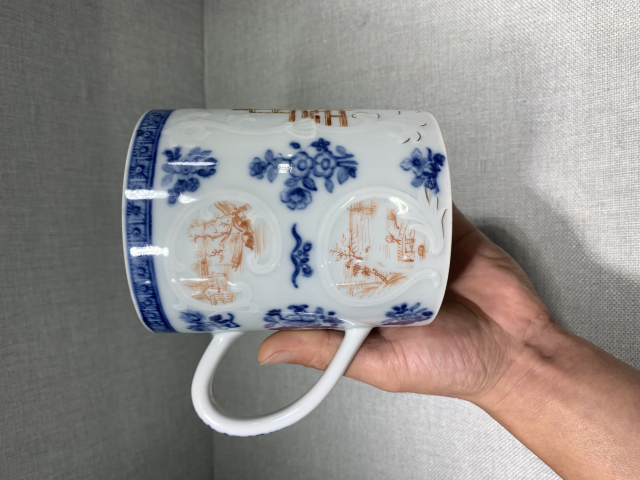 古玩陶瓷乾隆暗春宮青花大把杯拍賣,當(dāng)前價(jià)格7500元