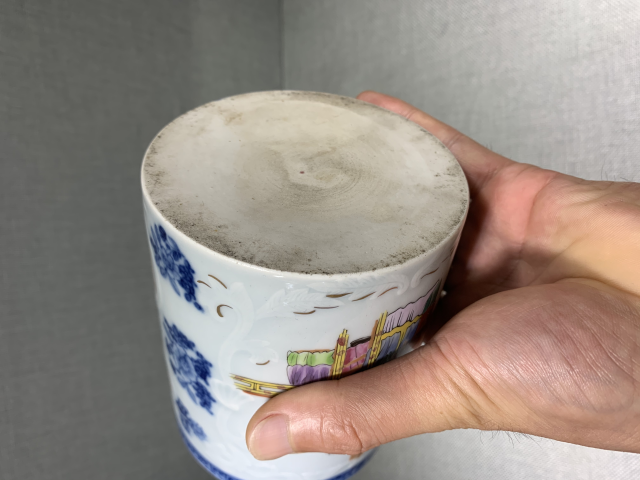 古玩陶瓷乾隆暗春宮青花大把杯拍賣,當(dāng)前價(jià)格7500元