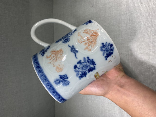 古玩陶瓷乾隆暗春宮青花大把杯拍賣,當(dāng)前價(jià)格7500元
