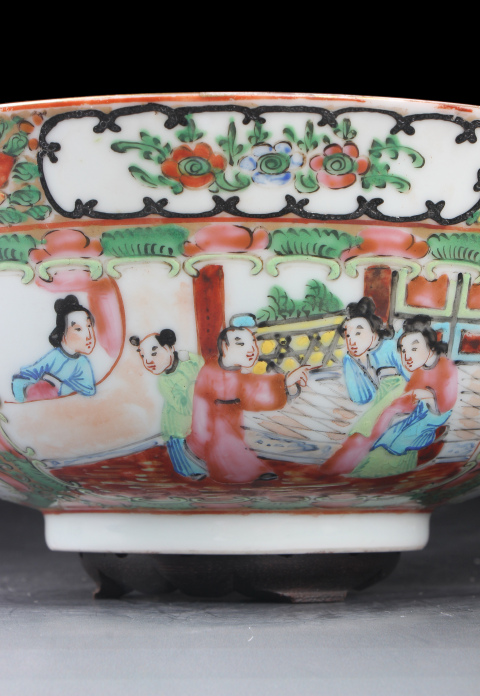 古玩陶瓷【8647】清晚期  廣彩花鳥(niǎo)人物故事圖大碗拍賣(mài)，當(dāng)前價(jià)格3100元