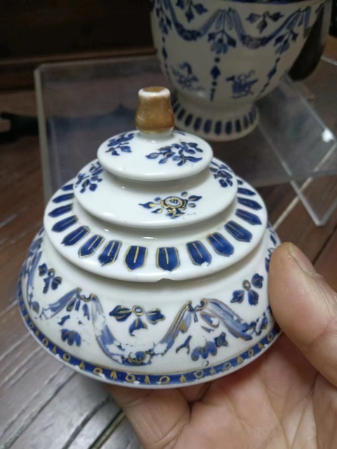 古玩陶瓷乾隆藍料彩描金八寶紋蓋杯拍賣,當前價格4000元