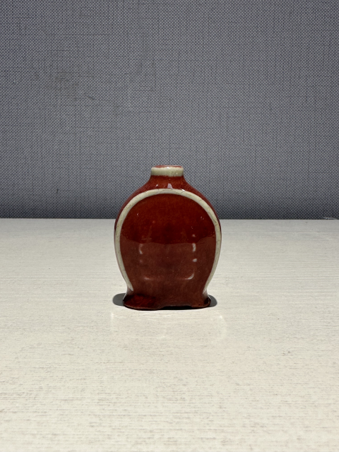 古玩陶瓷紅釉鼻煙壺拍賣，當(dāng)前價格1000元