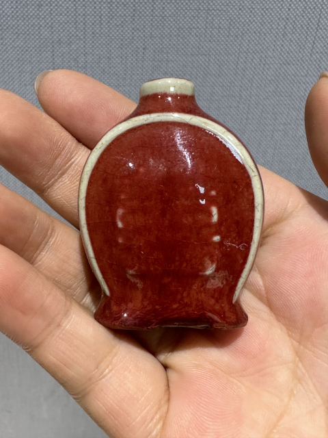 古玩陶瓷紅釉鼻煙壺拍賣，當(dāng)前價格1000元