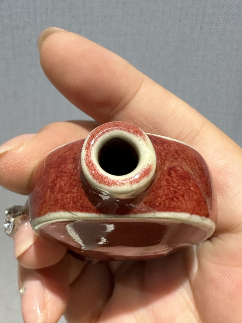 古玩陶瓷紅釉鼻煙壺拍賣，當(dāng)前價格1000元