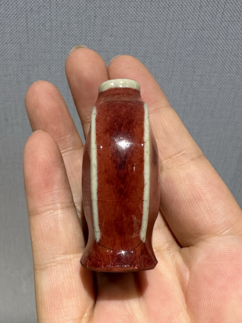 古玩陶瓷紅釉鼻煙壺拍賣，當(dāng)前價格1000元