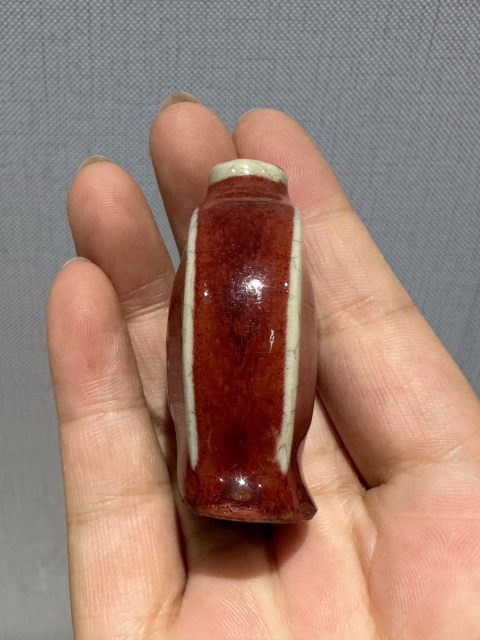 古玩陶瓷紅釉鼻煙壺拍賣，當(dāng)前價格1000元