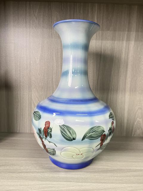 古玩陶瓷青花加彩刻繪花卉紋賞瓶拍賣,當前價格600元