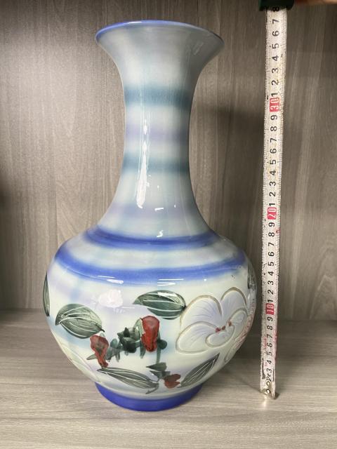 古玩陶瓷青花加彩刻繪花卉紋賞瓶拍賣,當前價格600元