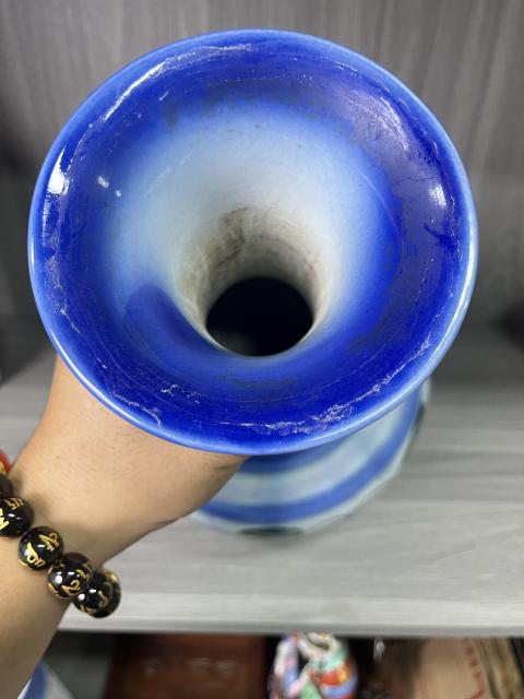 古玩陶瓷青花加彩刻繪花卉紋賞瓶拍賣,當前價格600元