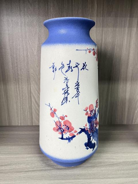 古玩陶瓷藍釉彩繪花鳥紋賞瓶拍賣，當前價格1元