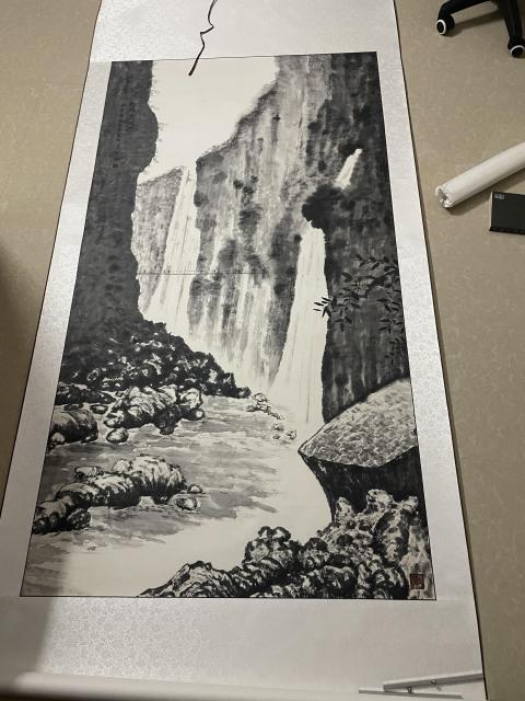 古玩字畫曉誠款水墨山水拍賣,當(dāng)前價(jià)格1500元