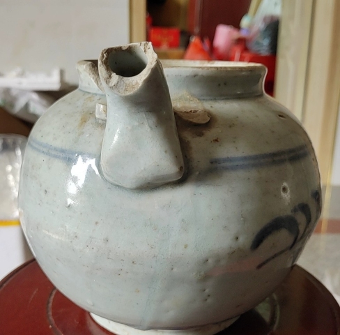 古玩陶瓷大號明代菊紋青花壺拍賣,當前價格99元