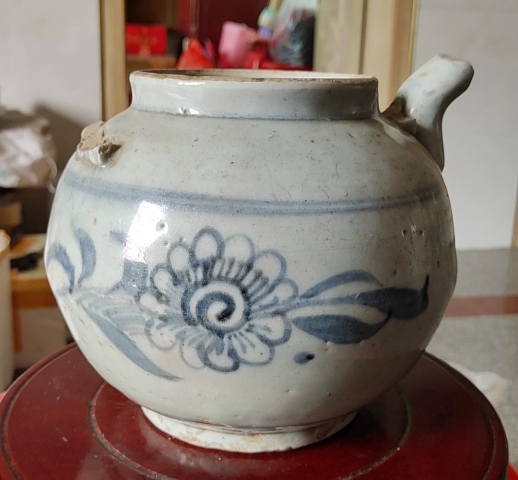 古玩陶瓷大號明代菊紋青花壺拍賣,當前價格99元