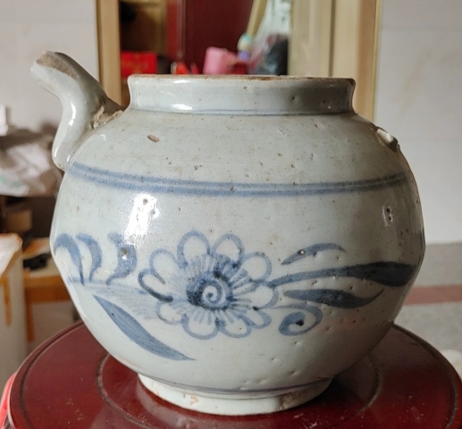 古玩陶瓷大號明代菊紋青花壺拍賣,當前價格99元