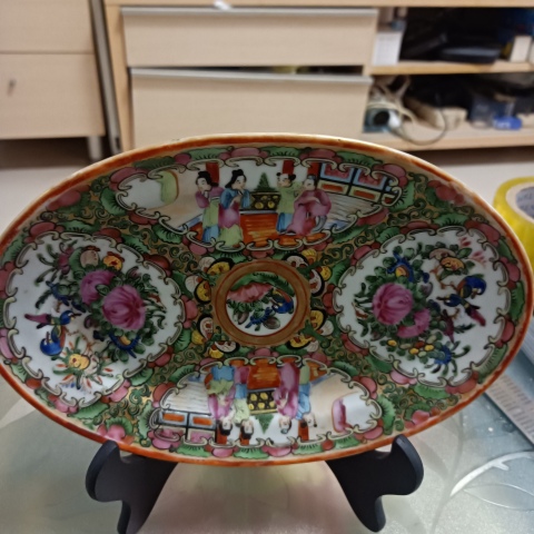 古玩陶瓷清晚期，人物花鳥蝶紋廣彩盤拍賣，當前價格999元
